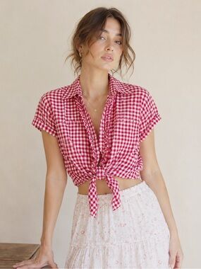 Woman Red Gingham Tie Front Ruffle Button Front Crop Top MEDIUM Cowgirl Romantic